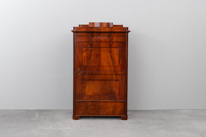 Biedermeier Garderobenschrank in Mahagoni - erste Hälfte des 19.Jahrhunderts