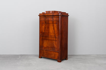Biedermeier Garderobenschrank in Mahagoni - erste Hälfte des 19.Jahrhunderts