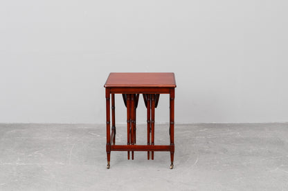 Beistelltische im Englischen Stil in Mahagoni - zweite Hälfte des 20.Jahrhunderts