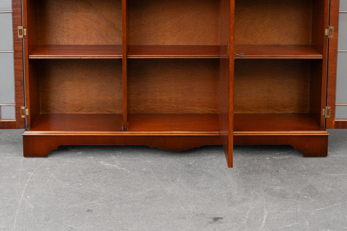Bücherschrank im Englischen Stil in Mahagoni - zweite Hälfte des 20.Jahrhunderts
