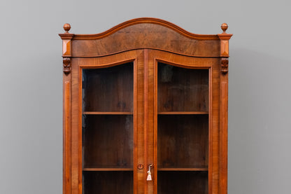 Gründerzeit Bücherschrank in Nussbaum - zweite Hälfte des 19.Jahrhunderts