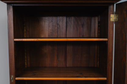 Gründerzeit Bücherschrank in Nussbaum - zweite Hälfte des 19.Jahrhunderts