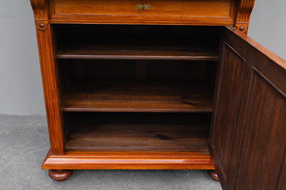 Gründerzeit Bücherschrank in Nussbaum - zweite Hälfte des 19.Jahrhunderts