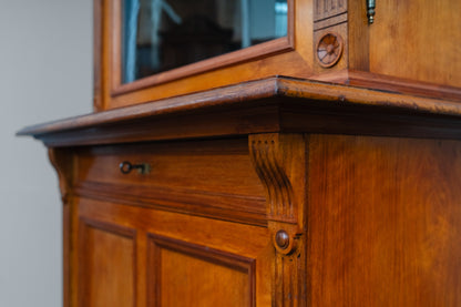 Gründerzeit Bücherschrank in Nussbaum - zweite Hälfte des 19.Jahrhunderts