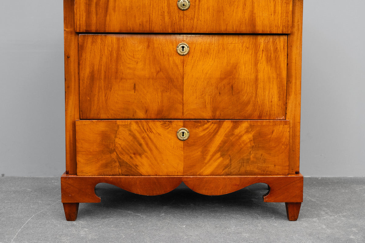 Kommode im Biedermeier Stil in Nussbaum - aus dem 19.Jahrhundert