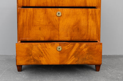 Kommode im Biedermeier Stil in Nussbaum - aus dem 19.Jahrhundert