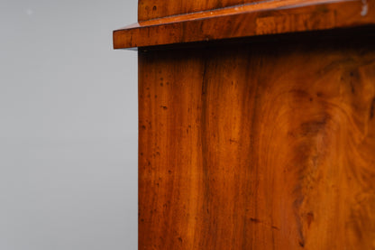 Kommode im Biedermeier Stil in Nussbaum - aus dem 19.Jahrhundert