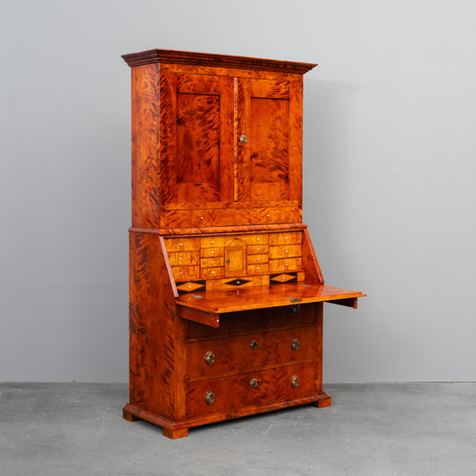 Biedermeier Schrägklappen-Sekretär mit Aufsatz in Birke - erste Hälfte des 19.Jahrhunderts