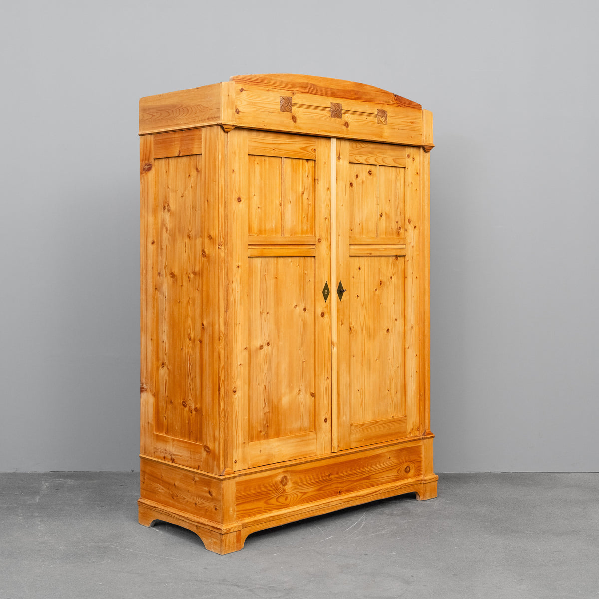 Jugendstil Kleiderschrank in Kiefer - Anfang des 20.Jahrhunderts