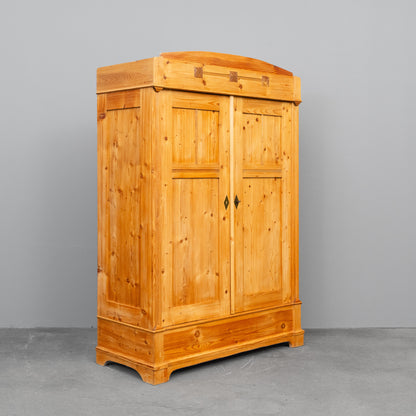 Jugendstil Kleiderschrank in Kiefer - Anfang des 20.Jahrhunderts