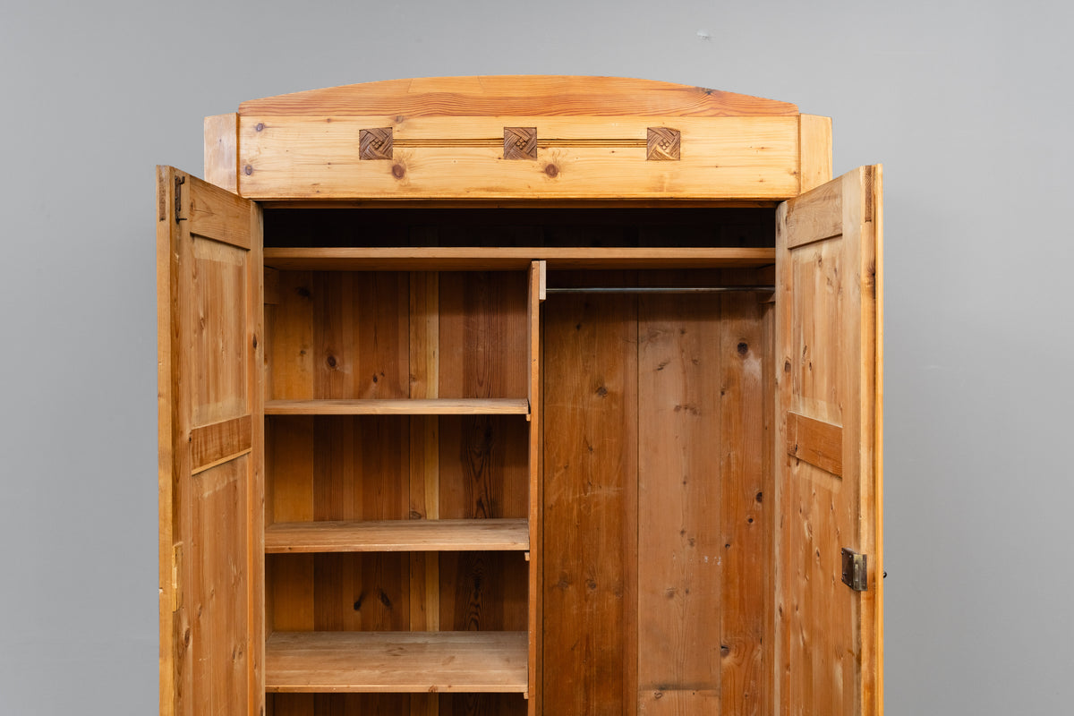 Jugendstil Kleiderschrank in Kiefer - Anfang des 20.Jahrhunderts