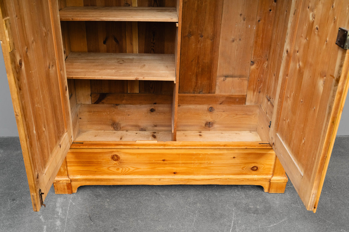 Jugendstil Kleiderschrank in Kiefer - Anfang des 20.Jahrhunderts