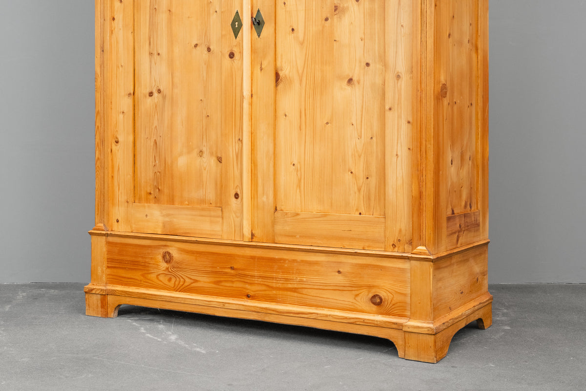 Jugendstil Kleiderschrank in Kiefer - Anfang des 20.Jahrhunderts