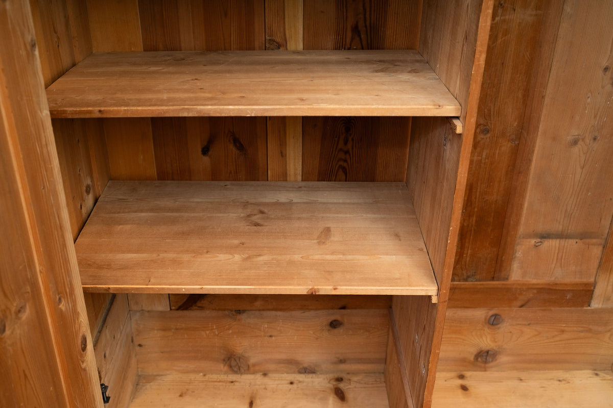 Jugendstil Kleiderschrank in Kiefer - Anfang des 20.Jahrhunderts