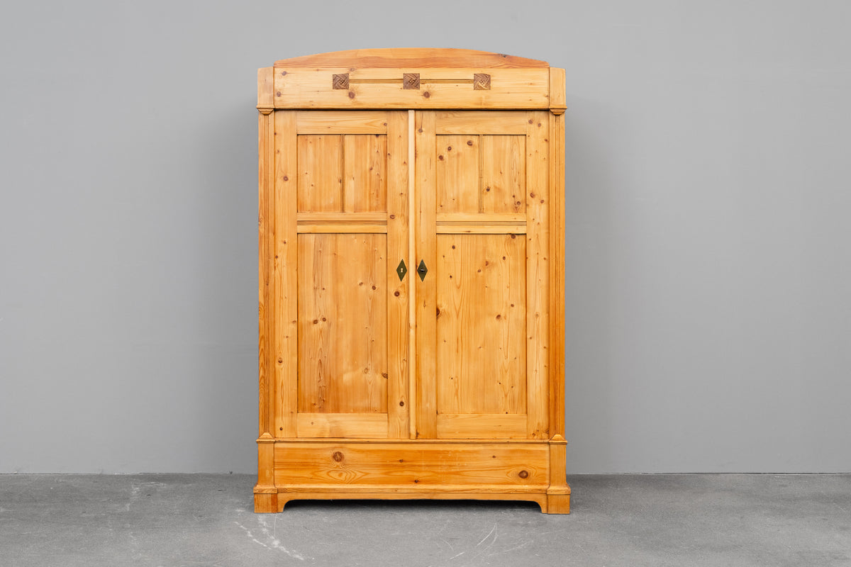 Jugendstil Kleiderschrank in Kiefer - Anfang des 20.Jahrhunderts