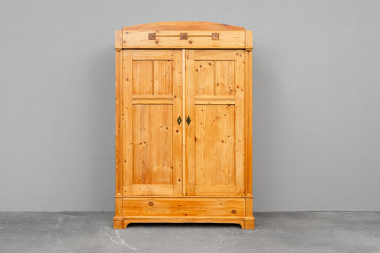 Jugendstil Kleiderschrank in Kiefer - Anfang des 20.Jahrhunderts