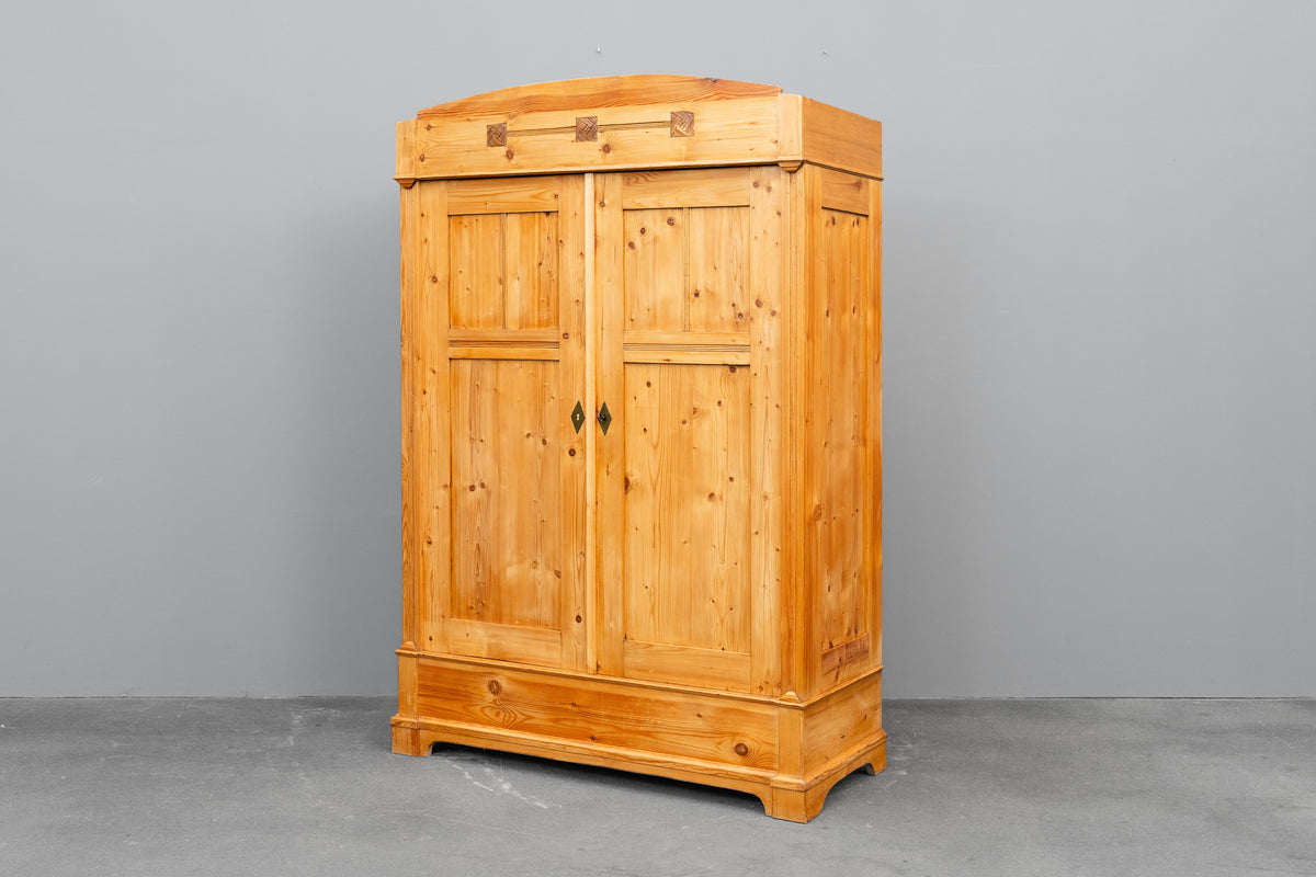 Jugendstil Kleiderschrank in Kiefer - Anfang des 20.Jahrhunderts