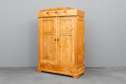 Jugendstil Kleiderschrank in Kiefer - Anfang des 20.Jahrhunderts