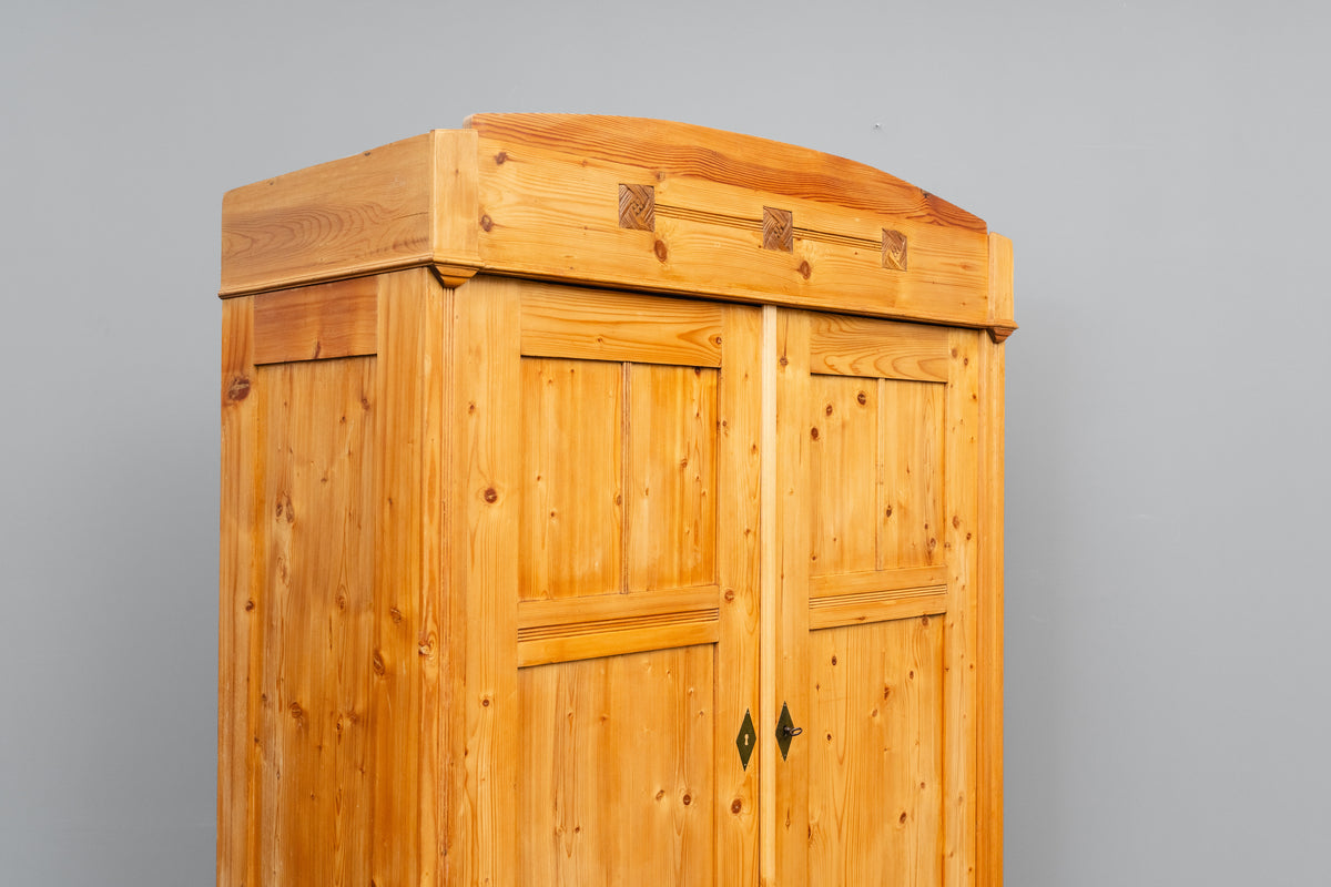Jugendstil Kleiderschrank in Kiefer - Anfang des 20.Jahrhunderts