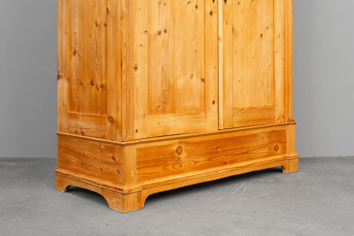Jugendstil Kleiderschrank in Kiefer - Anfang des 20.Jahrhunderts