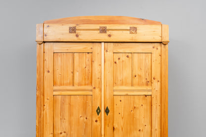 Jugendstil Kleiderschrank in Kiefer - Anfang des 20.Jahrhunderts
