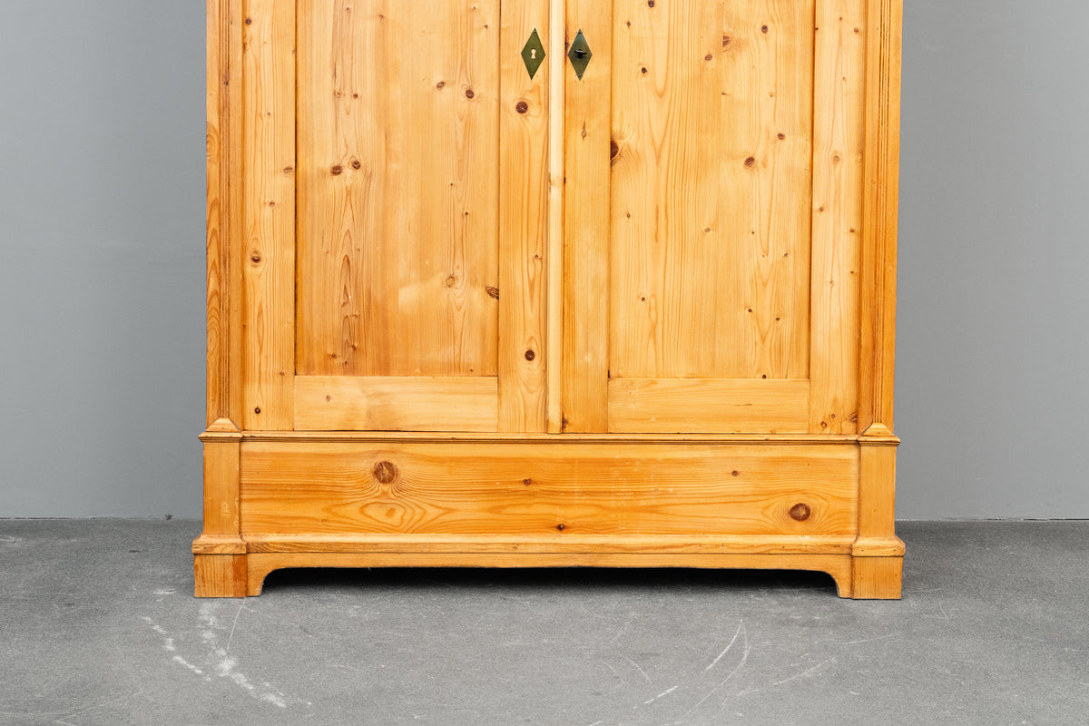 Jugendstil Kleiderschrank in Kiefer - Anfang des 20.Jahrhunderts