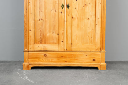 Jugendstil Kleiderschrank in Kiefer - Anfang des 20.Jahrhunderts