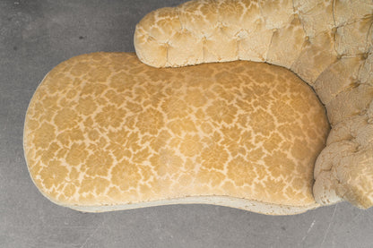 Antike Chaiselongue mit zartgelbem Bezug - um 1900