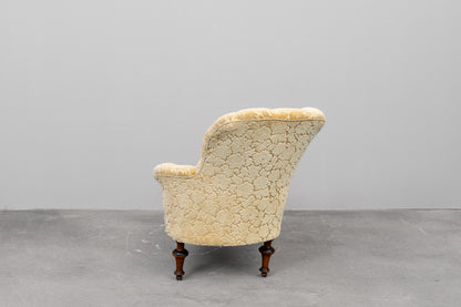 Antike Chaiselongue mit zartgelbem Bezug - um 1900