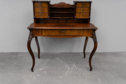 Louis Philippe Schreibtisch mit Aufsatz in Nussbaum - zweite Hälfte des 19.Jahrhunderts