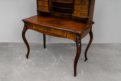 Louis Philippe Schreibtisch mit Aufsatz in Nussbaum - zweite Hälfte des 19.Jahrhunderts