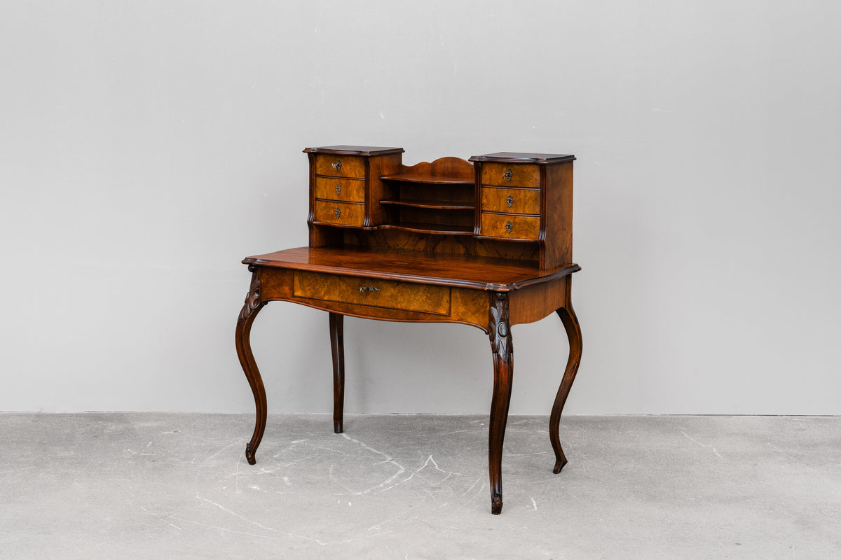 Louis Philippe Schreibtisch mit Aufsatz in Nussbaum - zweite Hälfte des 19.Jahrhunderts
