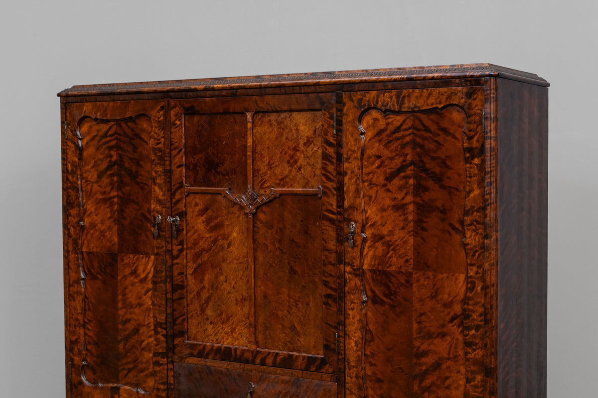 Art Déco Esszimmerschrank in Birke - erste Hälfte des 20.Jahrhunderts