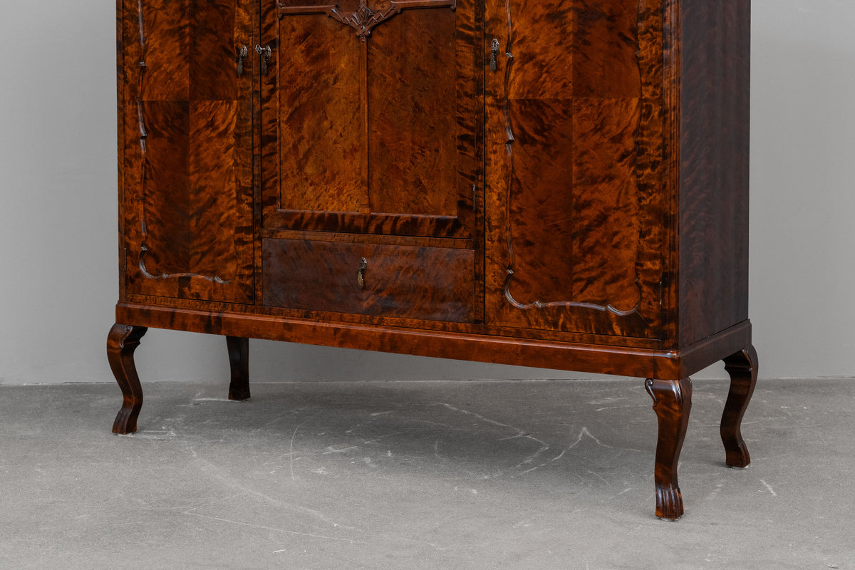 Art Déco Esszimmerschrank in Birke - erste Hälfte des 20.Jahrhunderts