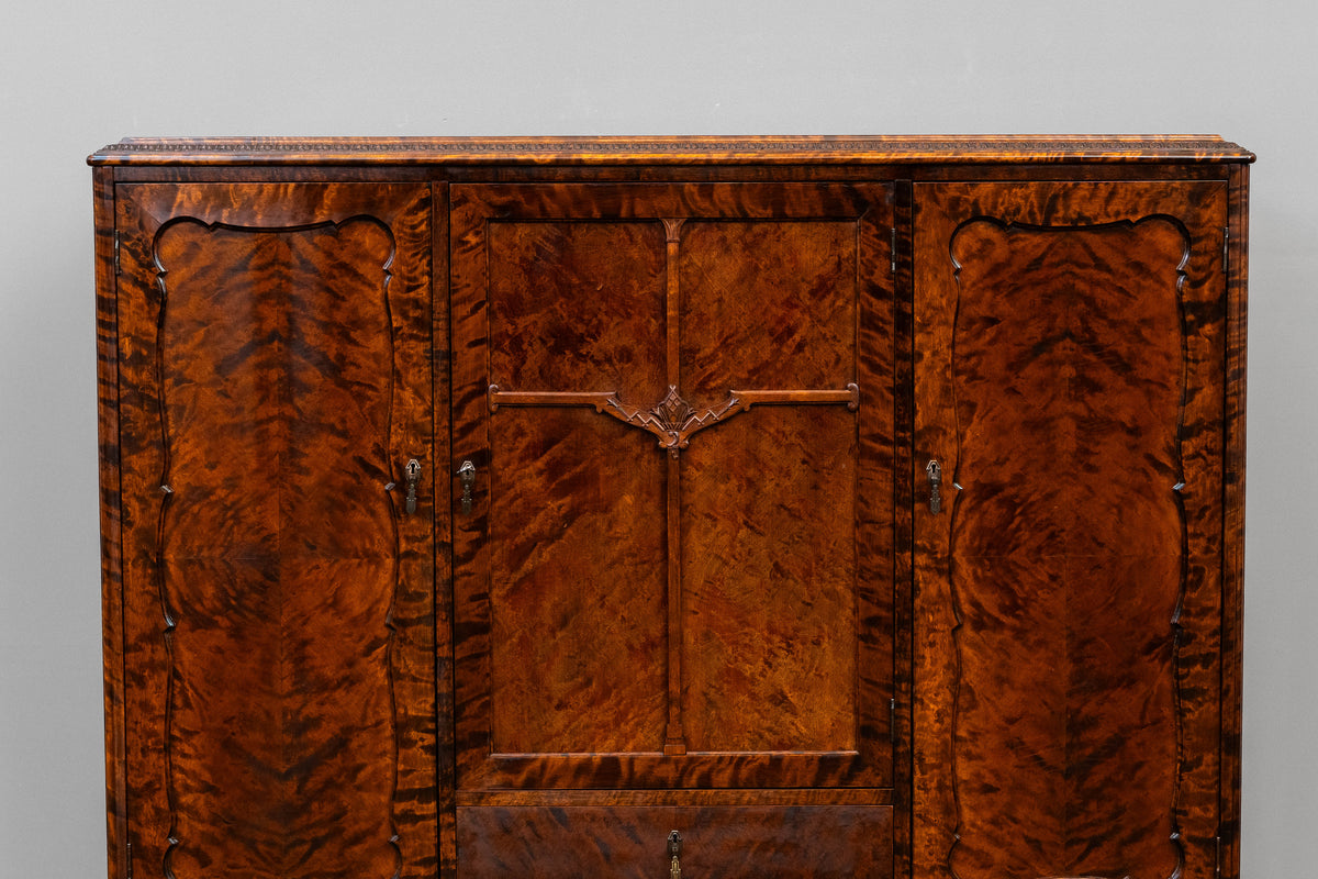 Art Déco Esszimmerschrank in Birke - erste Hälfte des 20.Jahrhunderts
