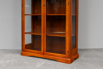 Vitrinenschrank im Biedermeier Stil - Ende des 20.Jahrhunderts