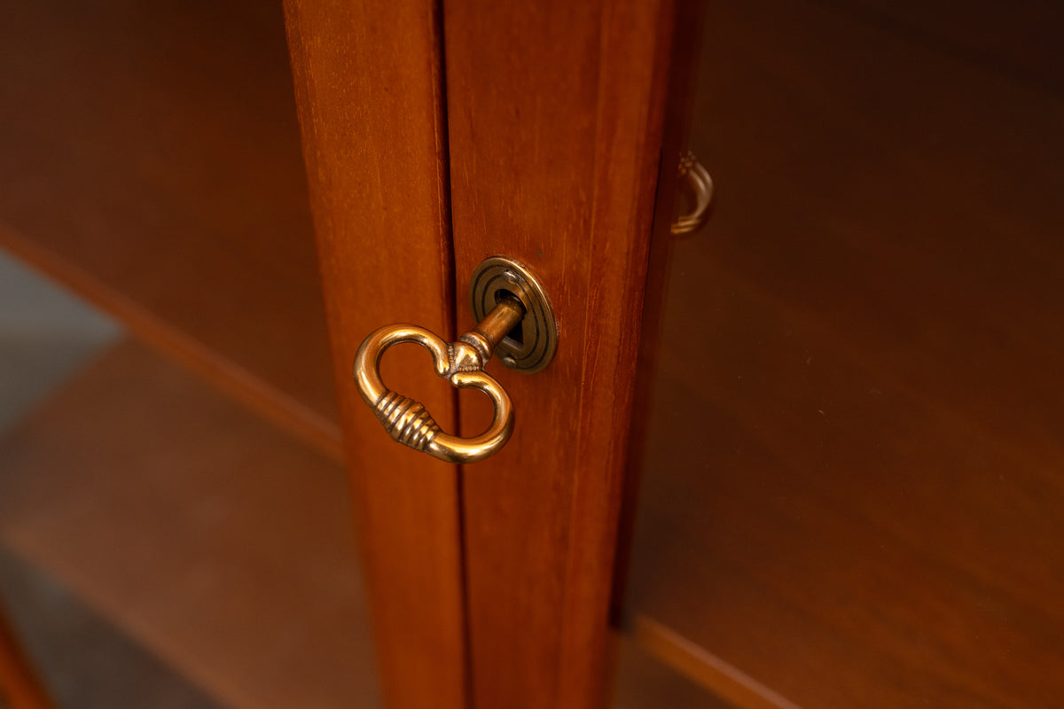 Vitrinenschrank im Biedermeier Stil - Ende des 20.Jahrhunderts