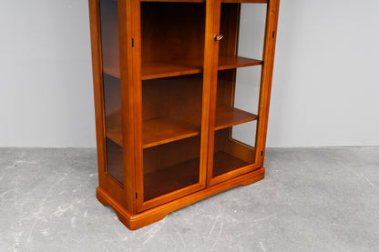 Vitrinenschrank im Biedermeier Stil - Ende des 20.Jahrhunderts