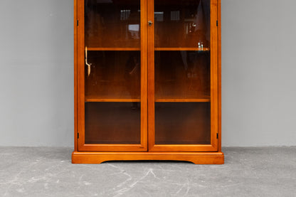 Vitrinenschrank im Biedermeier Stil - Ende des 20.Jahrhunderts
