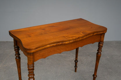 Biedermeier Spieltisch in Nussbaum - Mitte des 19.Jahrhunderts