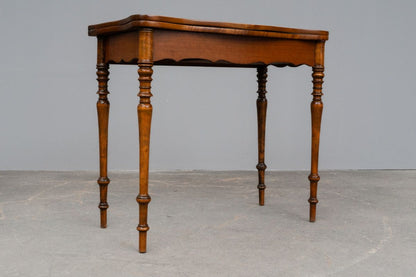 Biedermeier Spieltisch in Nussbaum - Mitte des 19.Jahrhunderts