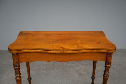 Biedermeier Spieltisch in Nussbaum - Mitte des 19.Jahrhunderts