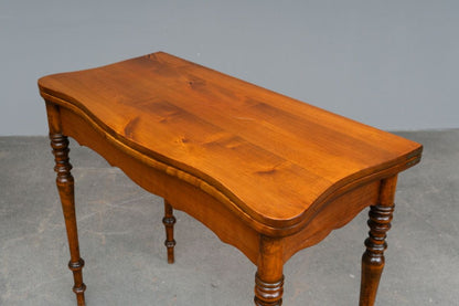 Biedermeier Spieltisch in Nussbaum - Mitte des 19.Jahrhunderts