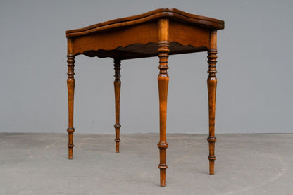 Biedermeier Spieltisch in Nussbaum - Mitte des 19.Jahrhunderts