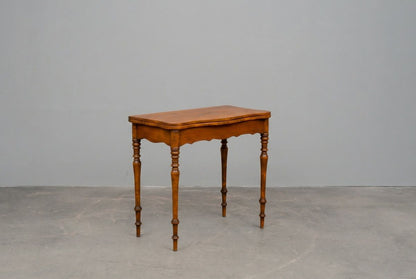 Biedermeier Spieltisch in Nussbaum - Mitte des 19.Jahrhunderts