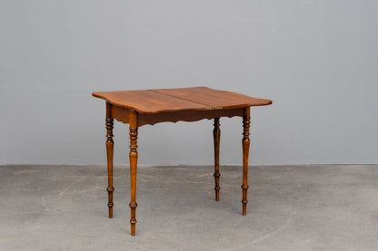 Biedermeier Spieltisch in Nussbaum - Mitte des 19.Jahrhunderts