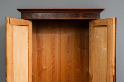 Gründerzeit Kleiderschrank in Nussbaum - 2.Hälfte des 19.Jahrhunderts