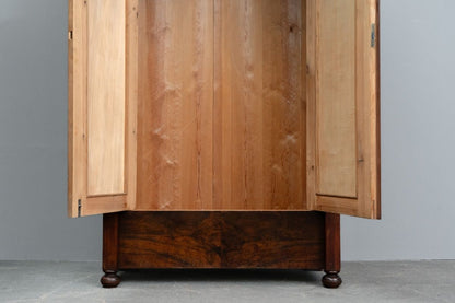 Gründerzeit Kleiderschrank in Nussbaum - 2.Hälfte des 19.Jahrhunderts