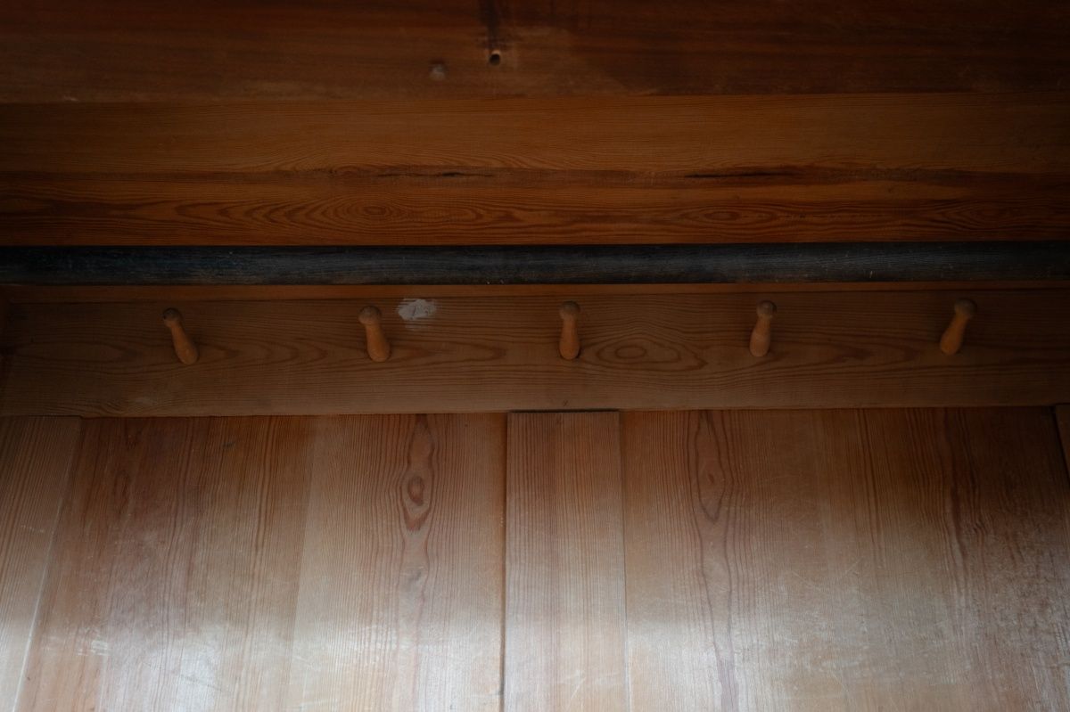 Gründerzeit Kleiderschrank in Nussbaum - 2.Hälfte des 19.Jahrhunderts