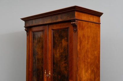 Gründerzeit Kleiderschrank in Nussbaum - 2.Hälfte des 19.Jahrhunderts